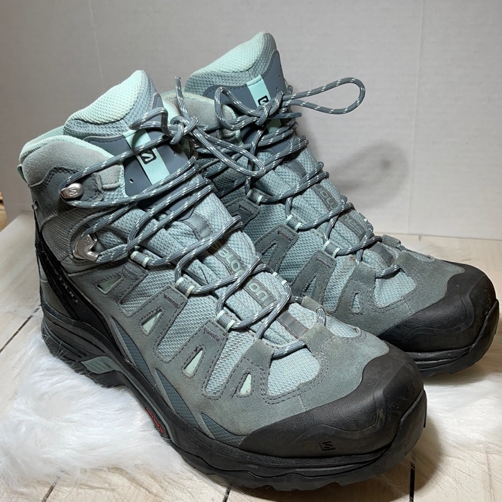 Women’s Salomon’s wet weather hiking boots SZ 10